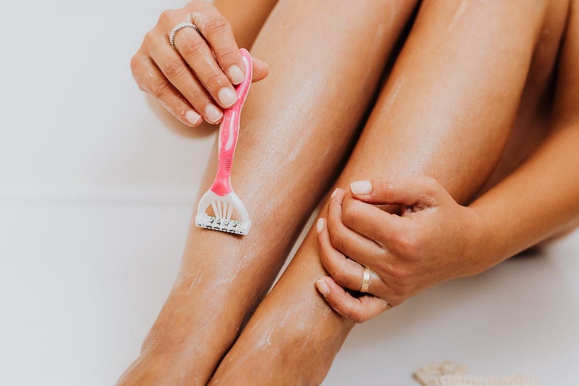 A sharp razor goes a long way. (Image via Pexels/Karolina Grabowska)